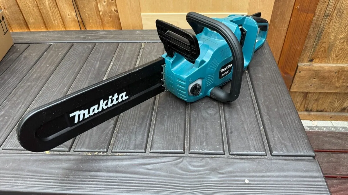 Makita DUC353Z 36‑volt cordless chainsaw - Image 1