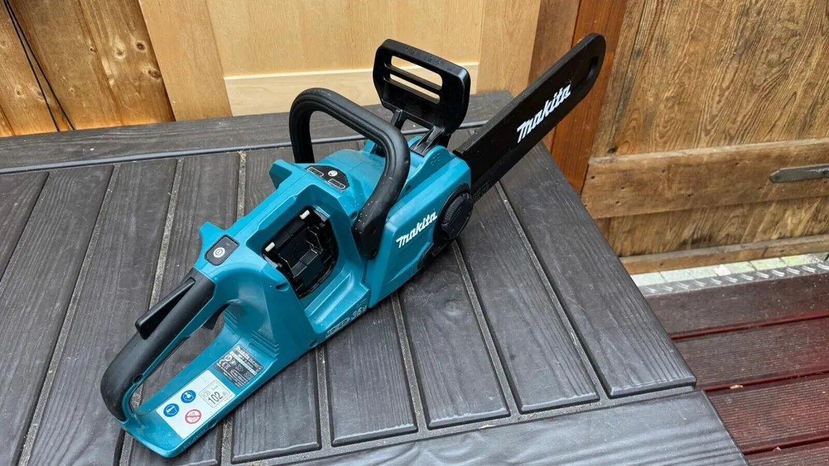 Makita DUC353Z 36‑volt cordless chainsaw - Image 2