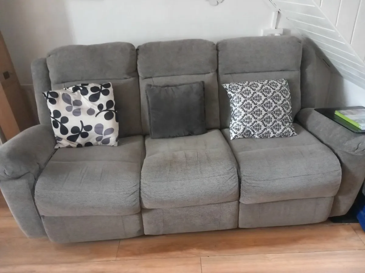 3 seater recliner sofa - Image 2