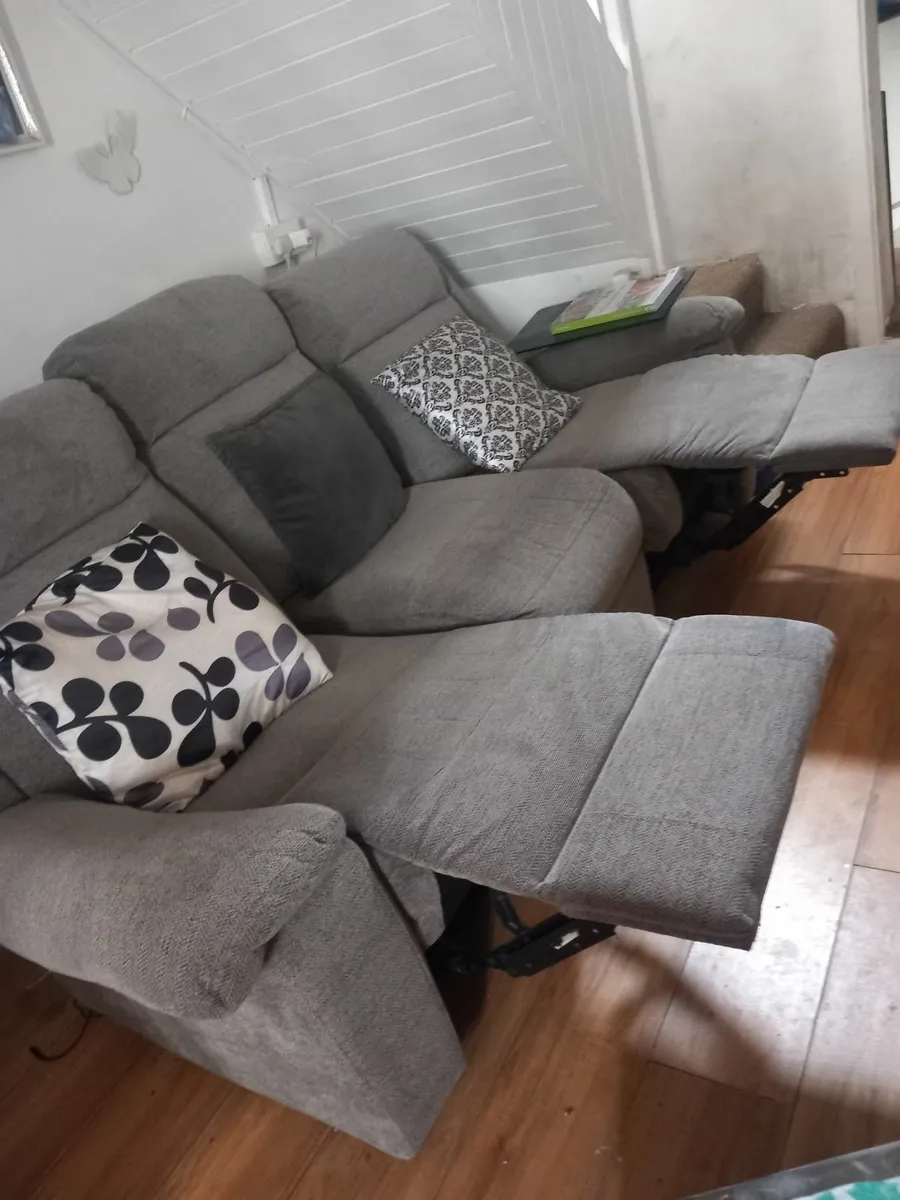 3 seater recliner sofa - Image 1