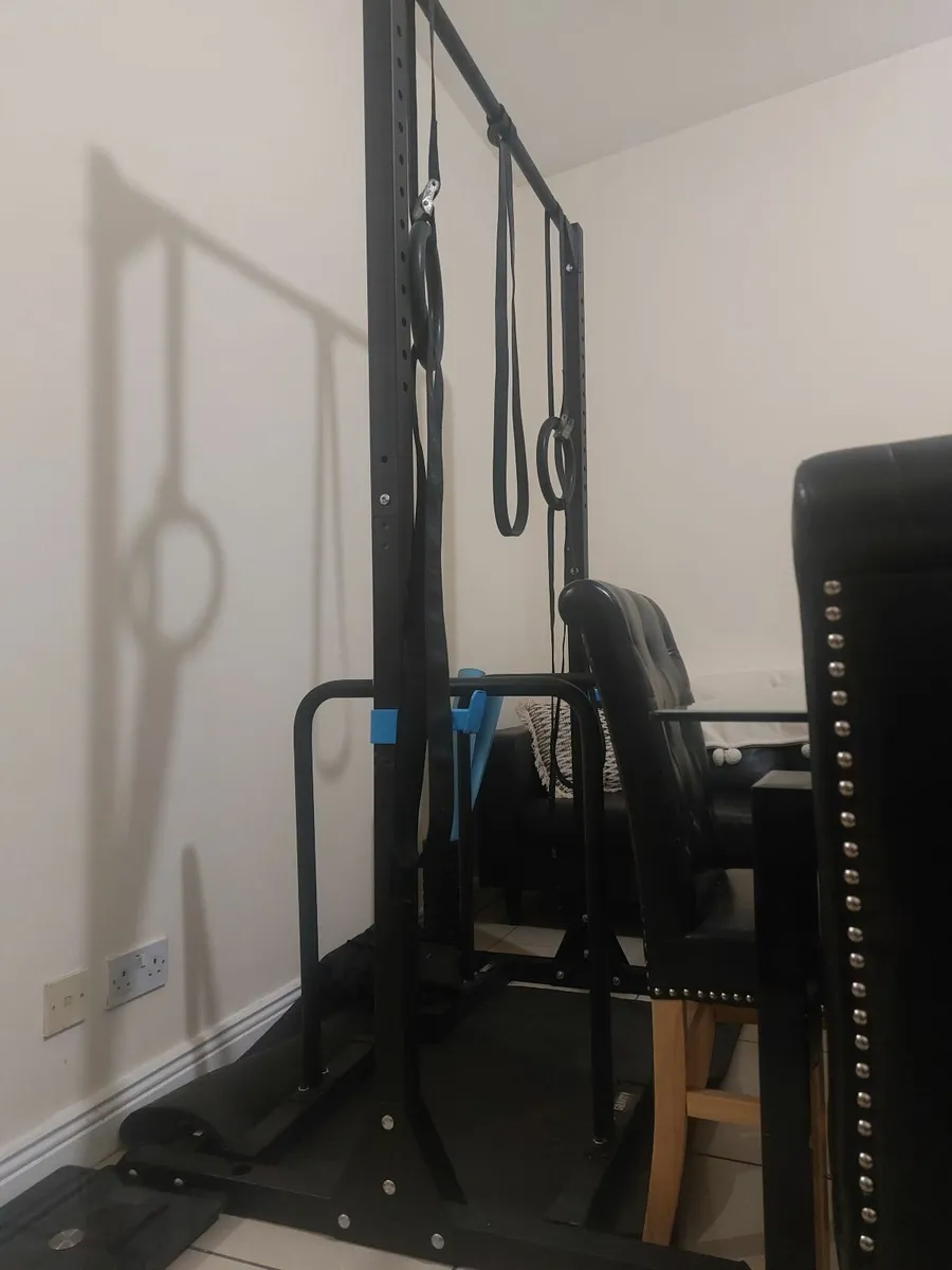 Squat rack with pull-up bar - Image 1