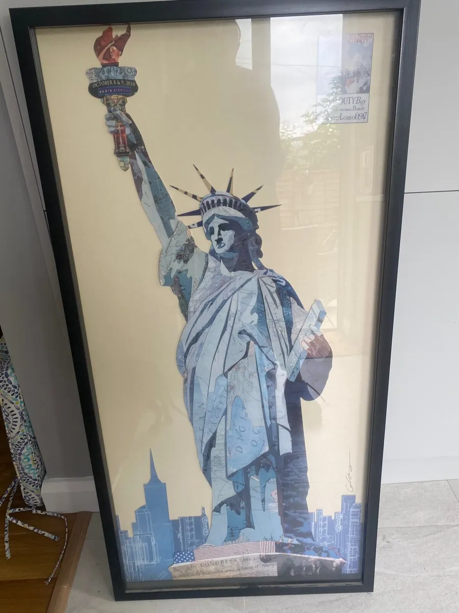 Framed picture of the Statue of Liberty - Image 1
