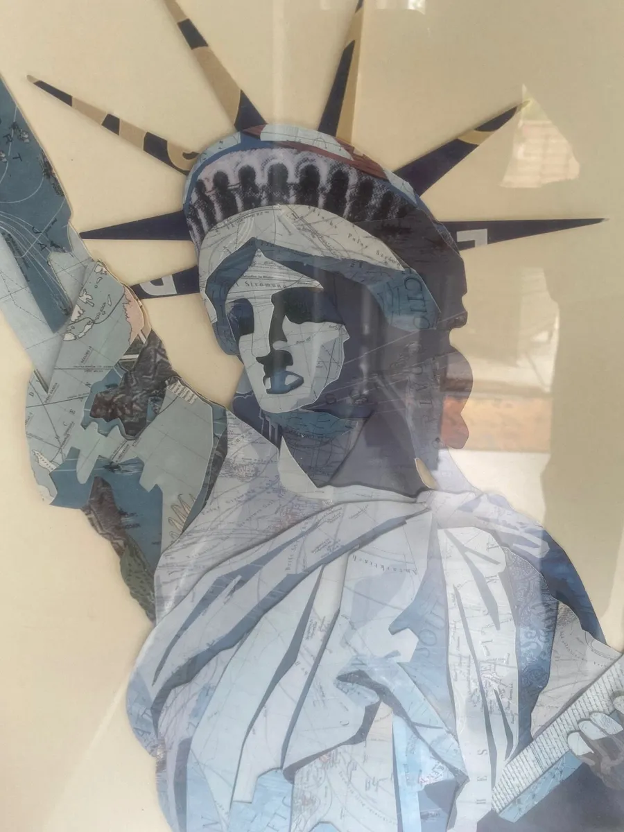 Framed picture of the Statue of Liberty - Image 2