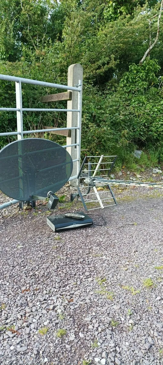 Saorview aerial and satellite dish - Image 1