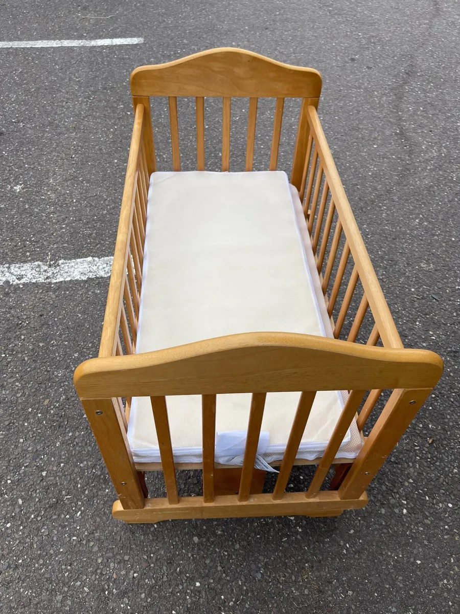 Baby bed - Image 1