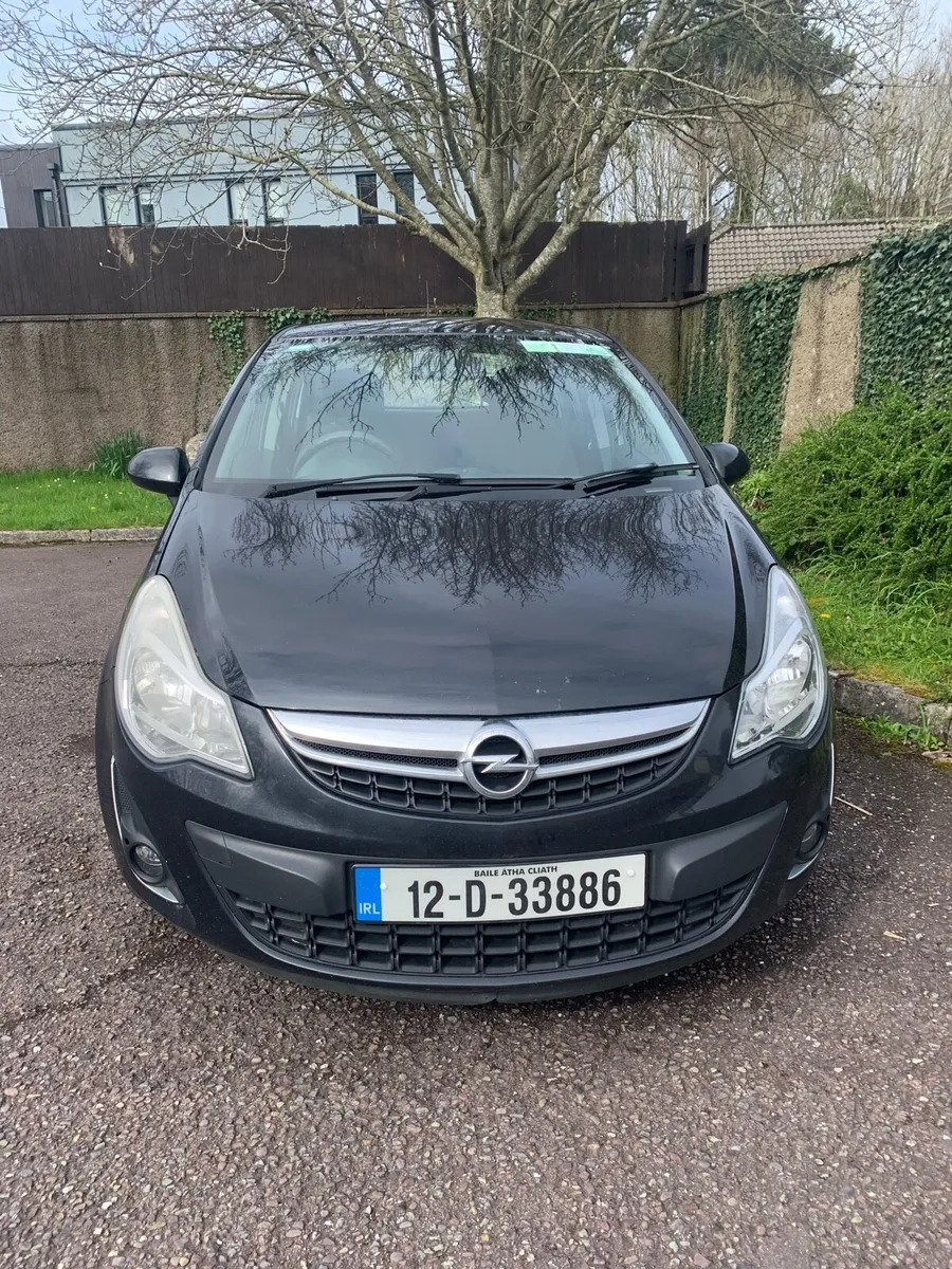 Opel Corsa 1.2 - Automatic- 2012 - Image 2