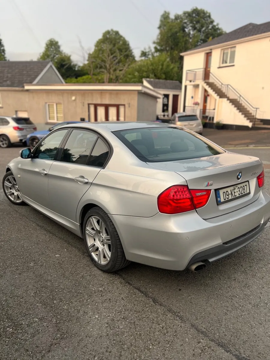 BMW 3-Series 2009 - Image 2