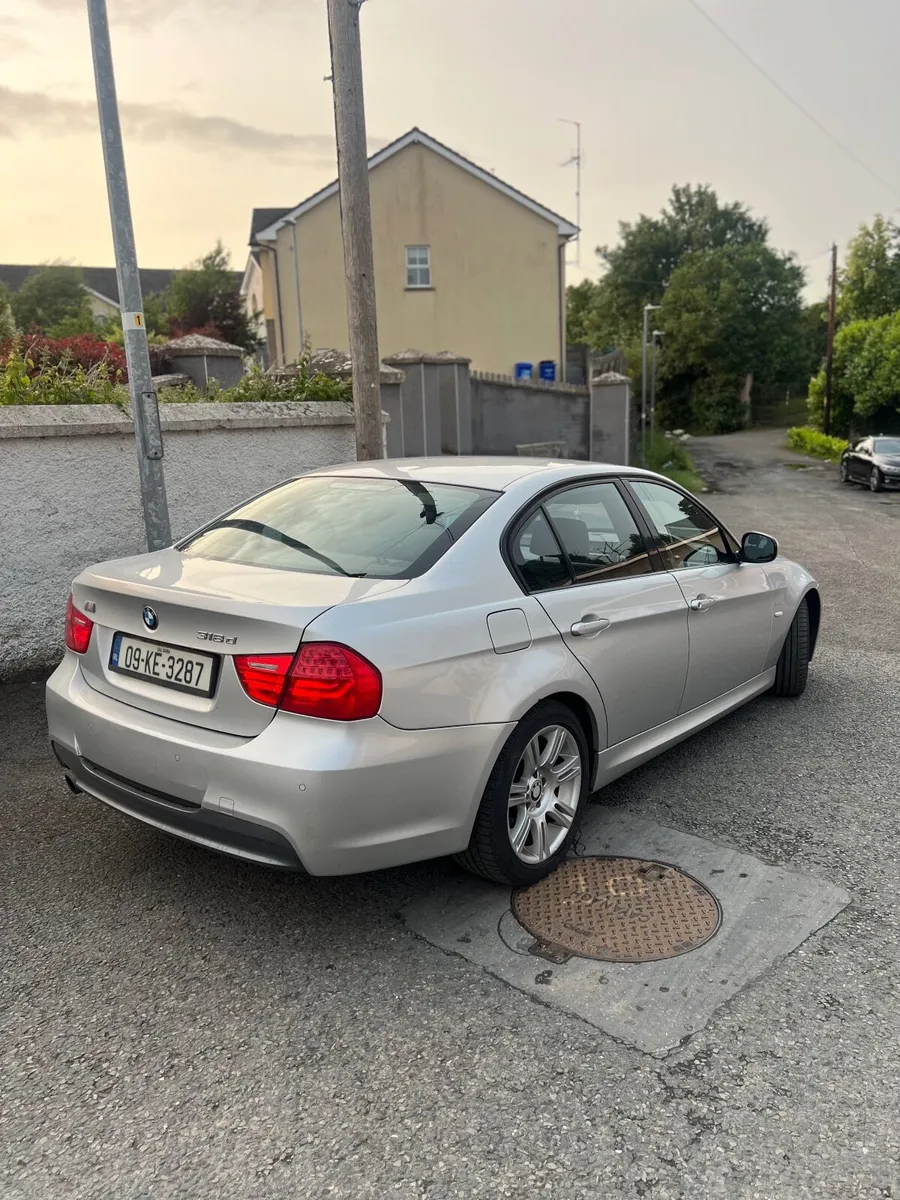 BMW 3-Series 2009 - Image 3