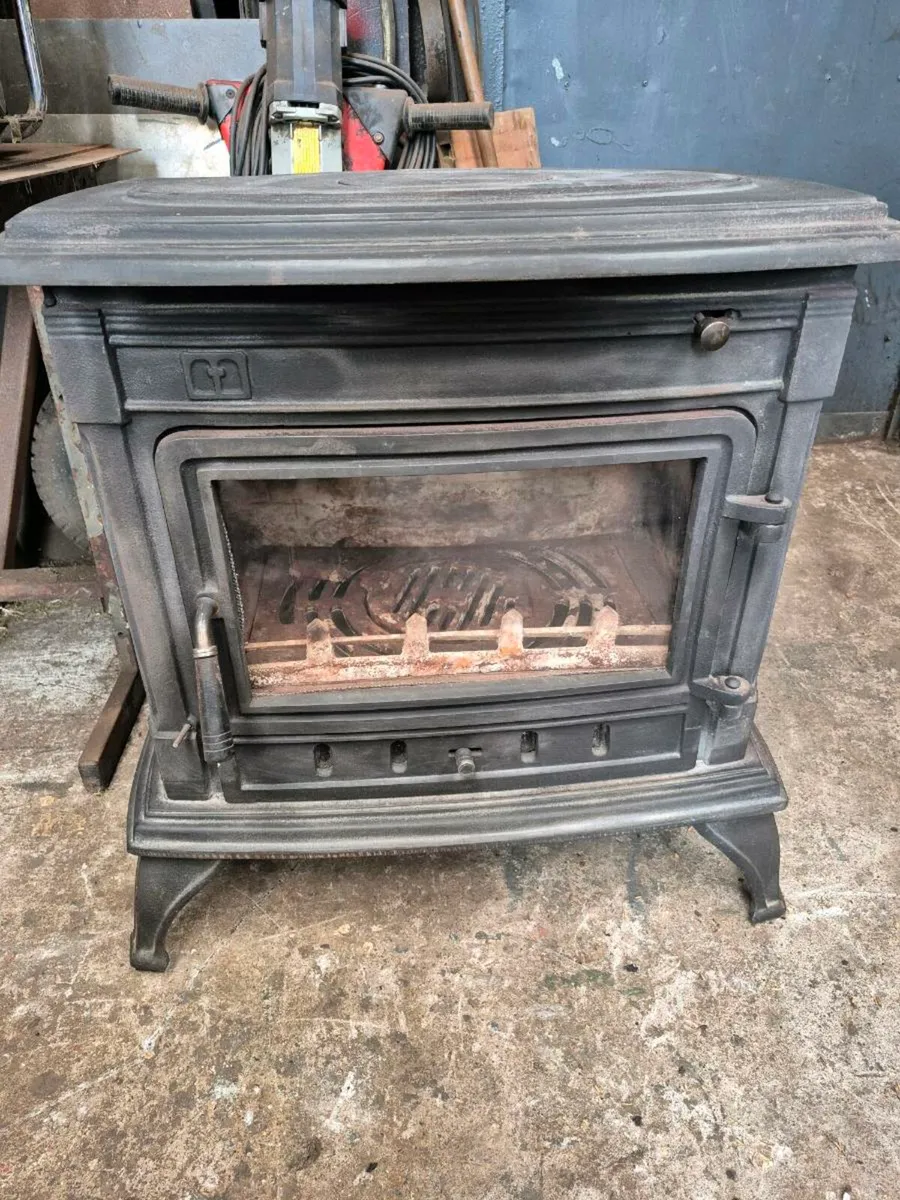 Solid fuel stove - Image 1