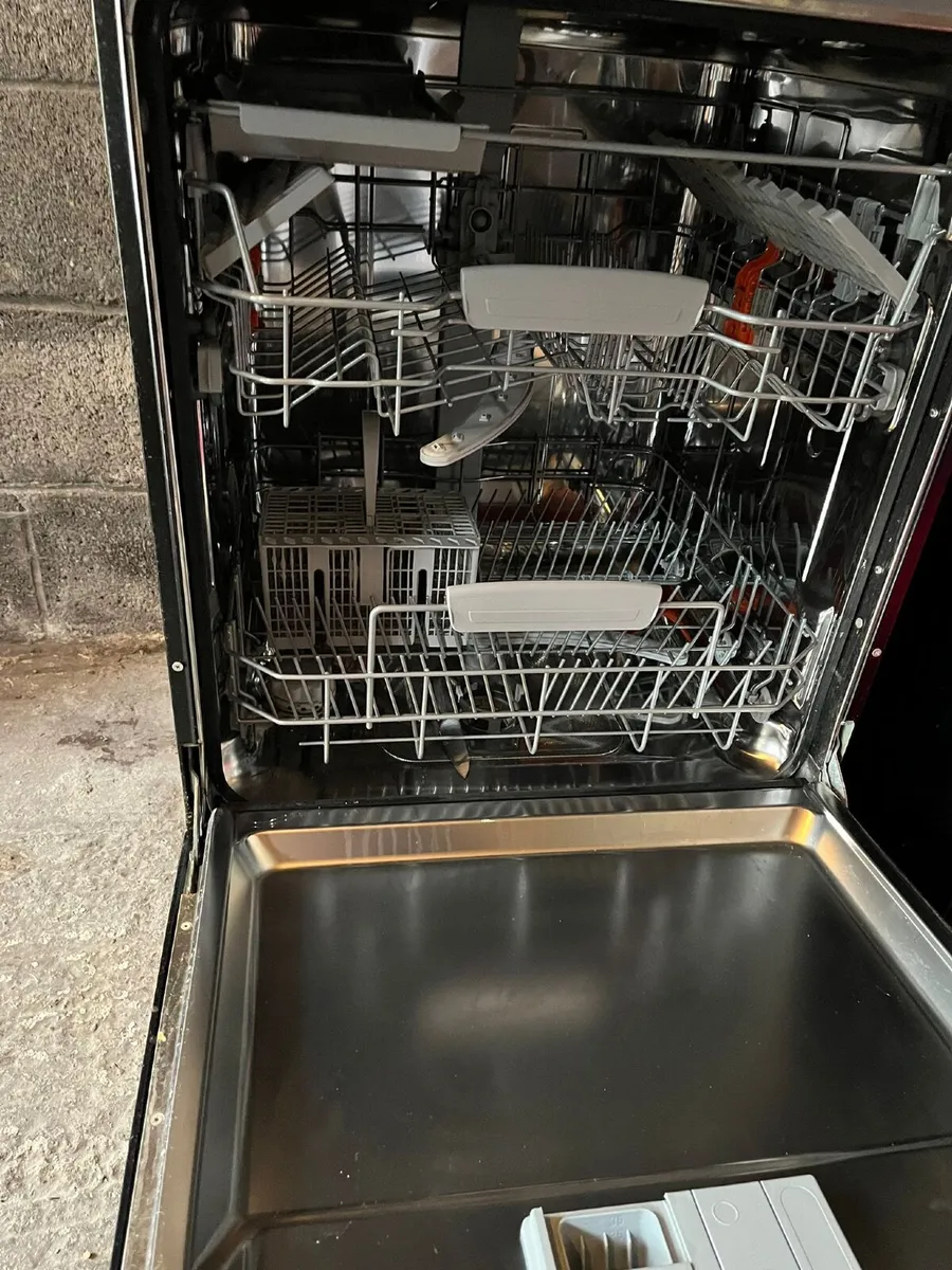 Hotpoint Dishwasher - Image 2