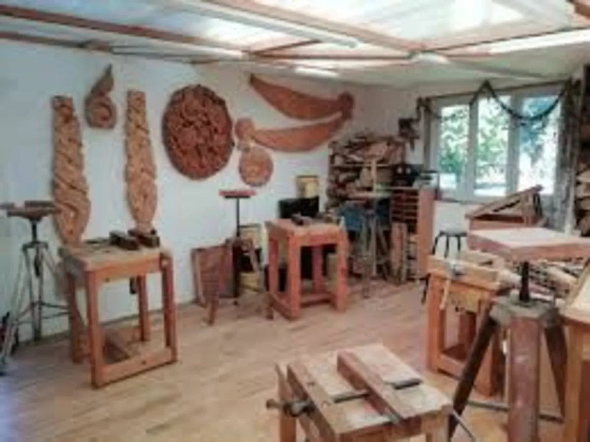 EXCUSIVE WOODCARVING  ATELIER