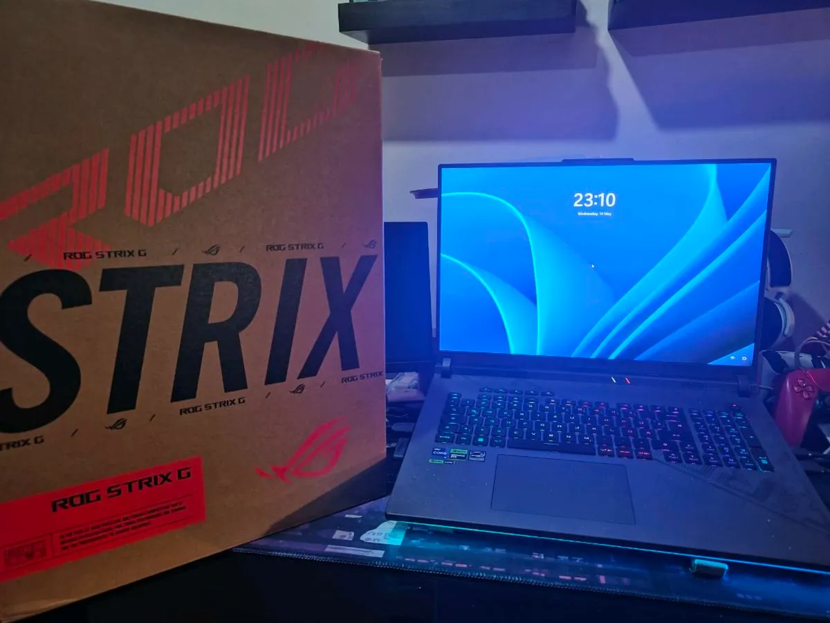 Gaming Laptop Asus ROG Stryx G18 - Image 2