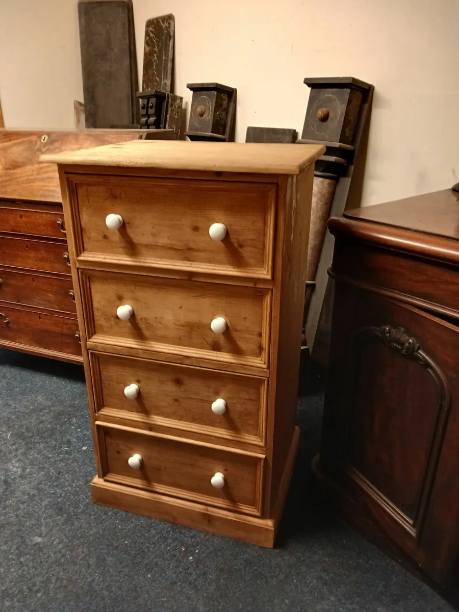 old pine chest  of drawers