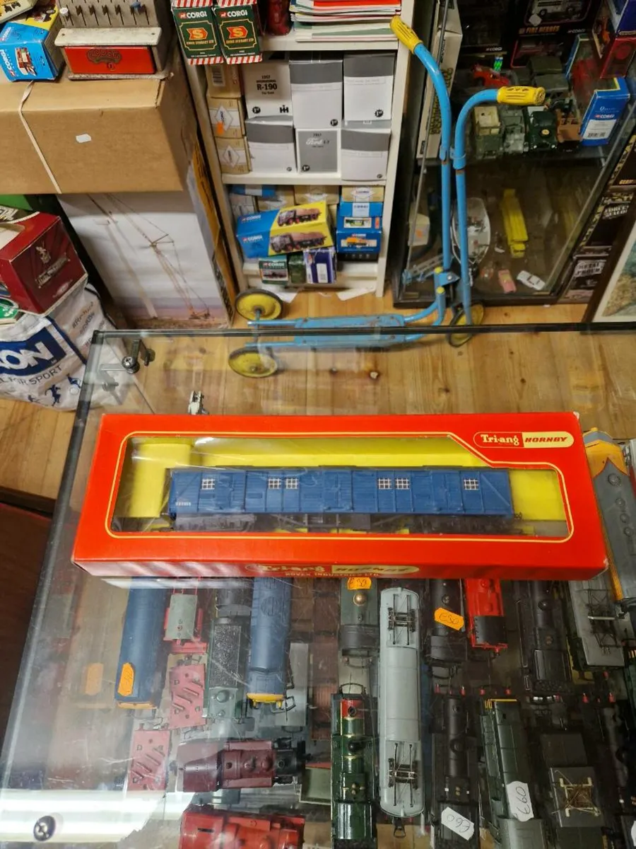 Hornby OO Gauge Parcels Van - Image 1