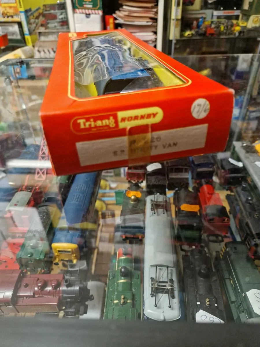 Hornby OO Gauge Parcels Van - Image 2
