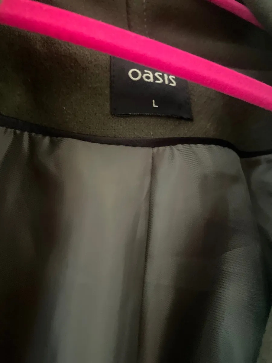 Women’s coat large - Image 3