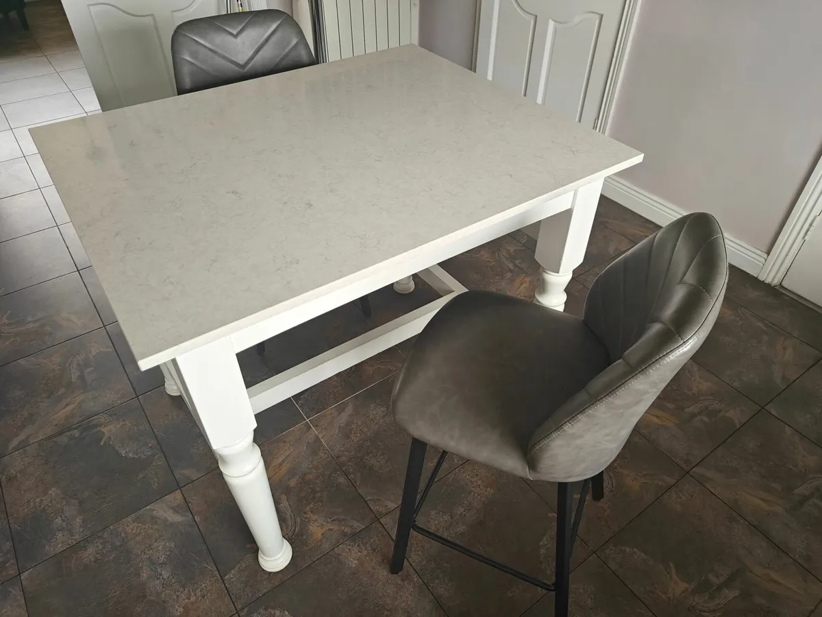 Kitchen Island & 2 Chairs - Image 2