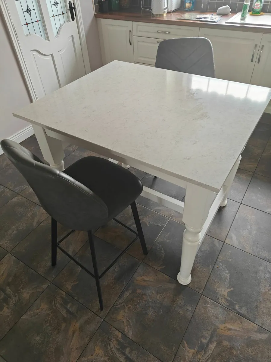 Kitchen Island & 2 Chairs - Image 3
