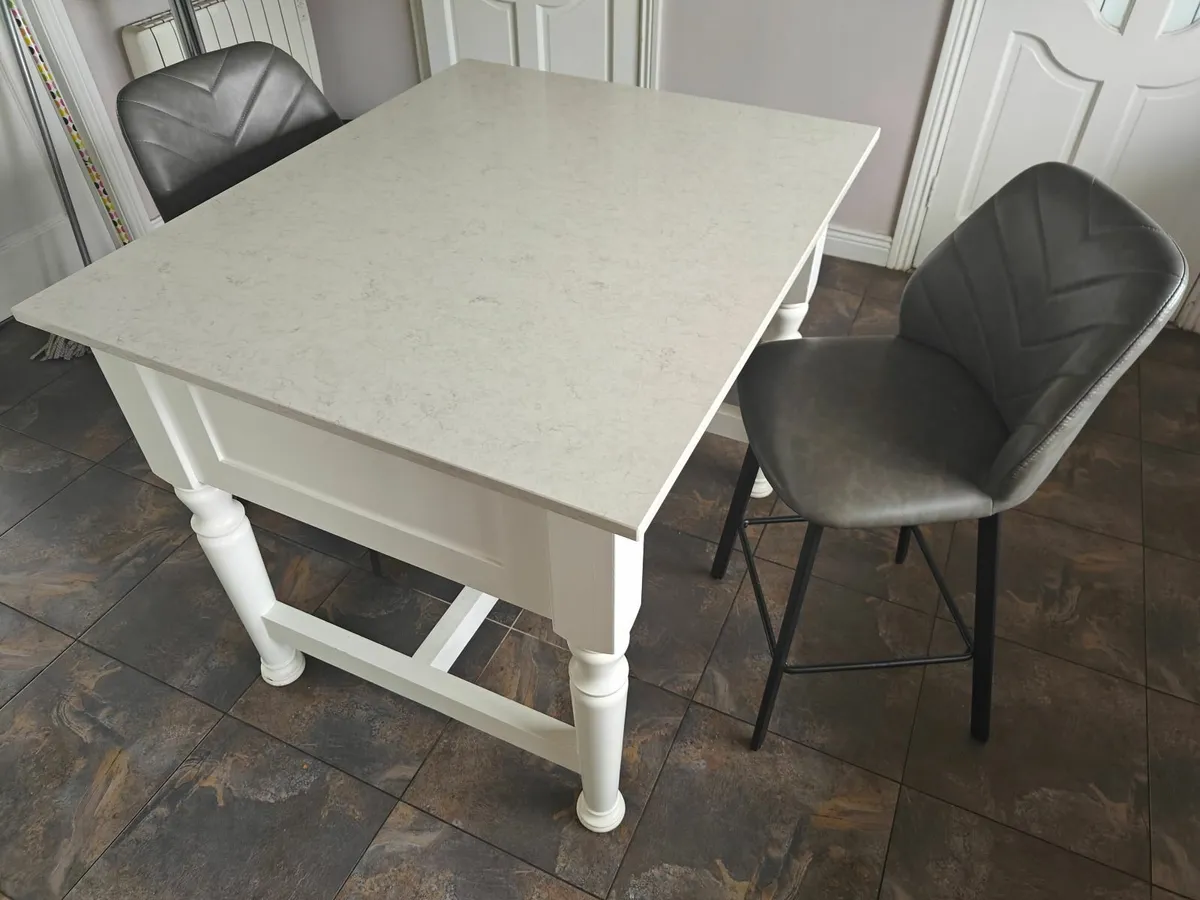 Kitchen Island & 2 Chairs - Image 1