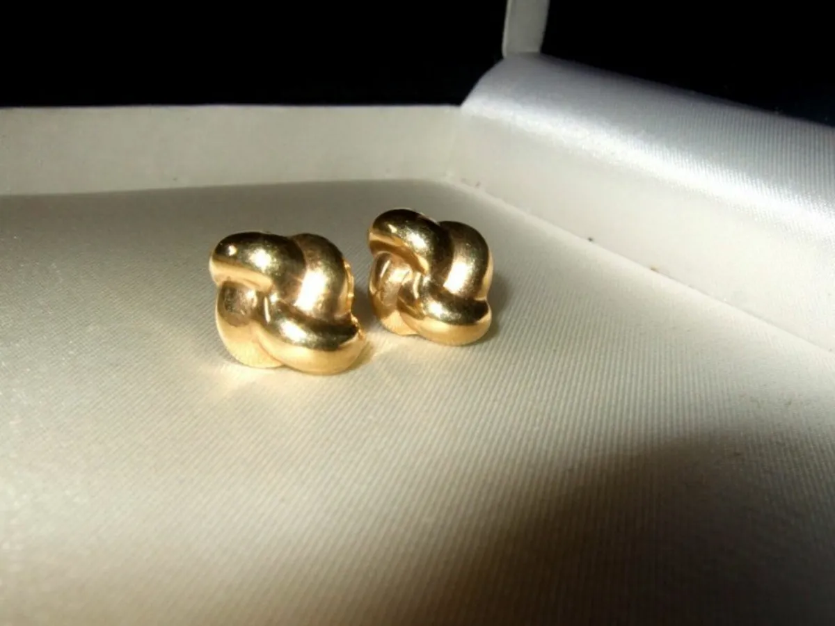 Vintage 9ct Gold Chunky Knot Earrings - Image 2