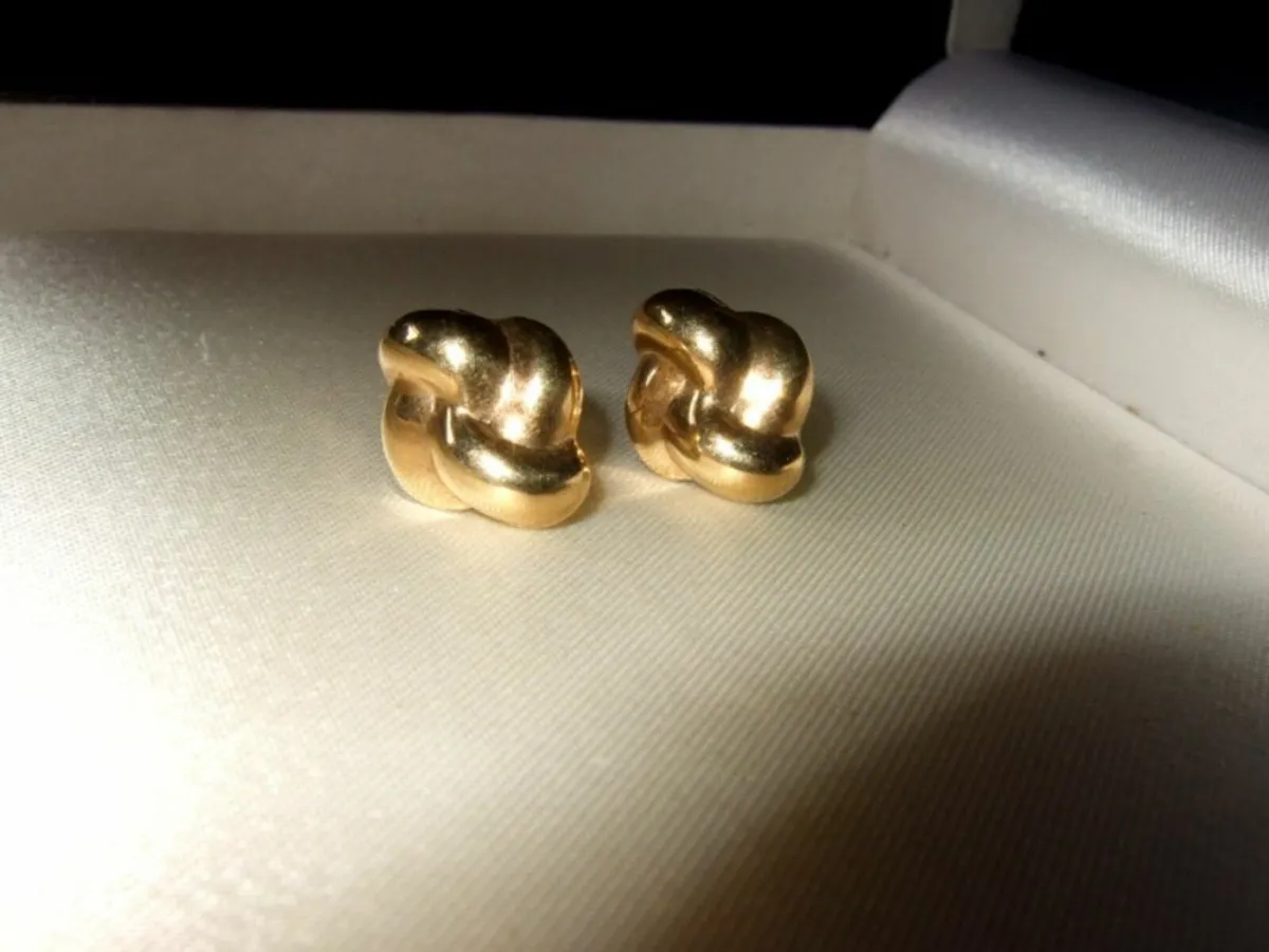 Vintage 9ct Gold Chunky Knot Earrings - Image 3