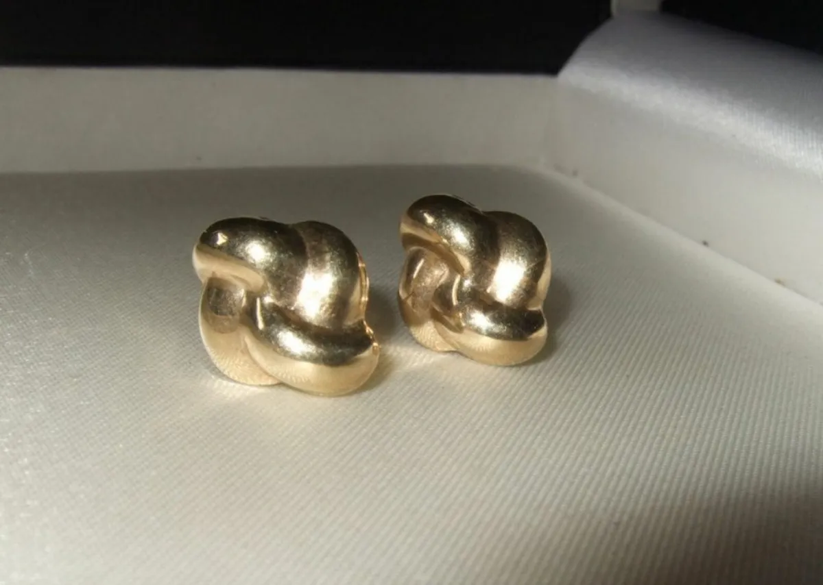 Vintage 9ct Gold Chunky Knot Earrings - Image 1