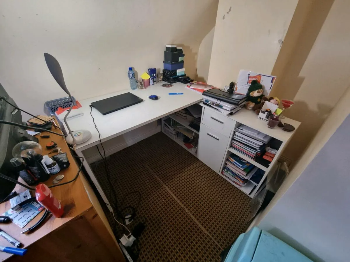 Study table - Image 1