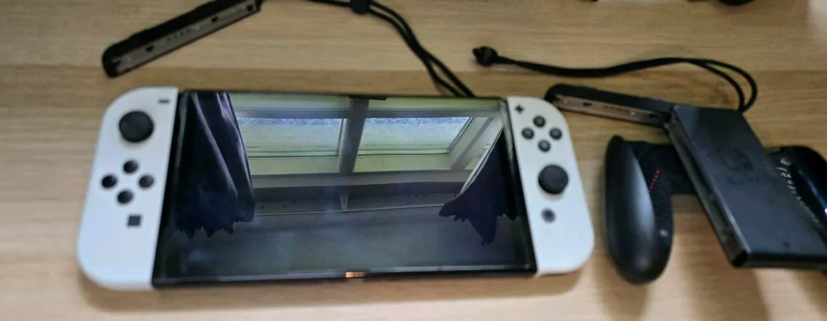 Nintendo Switch Oled - Image 2