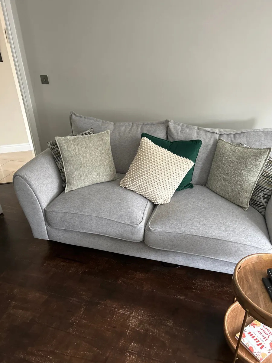 3 and 2 seater suite - Image 1