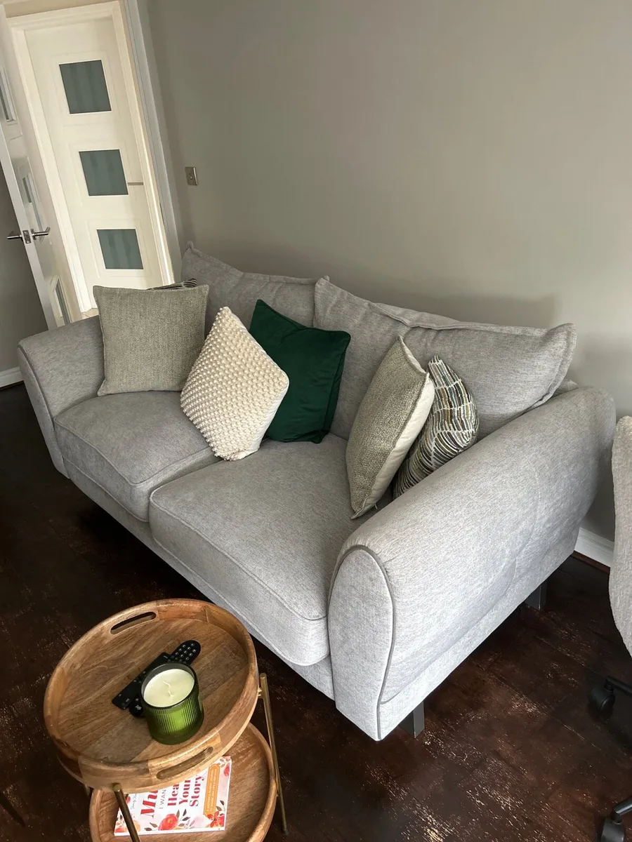 3 and 2 seater suite - Image 2
