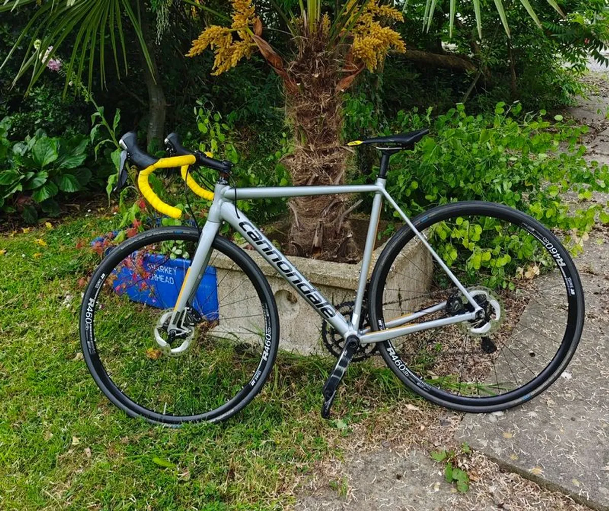 Cannondale Caad12 Disc Road Bike Size 52 - Image 1