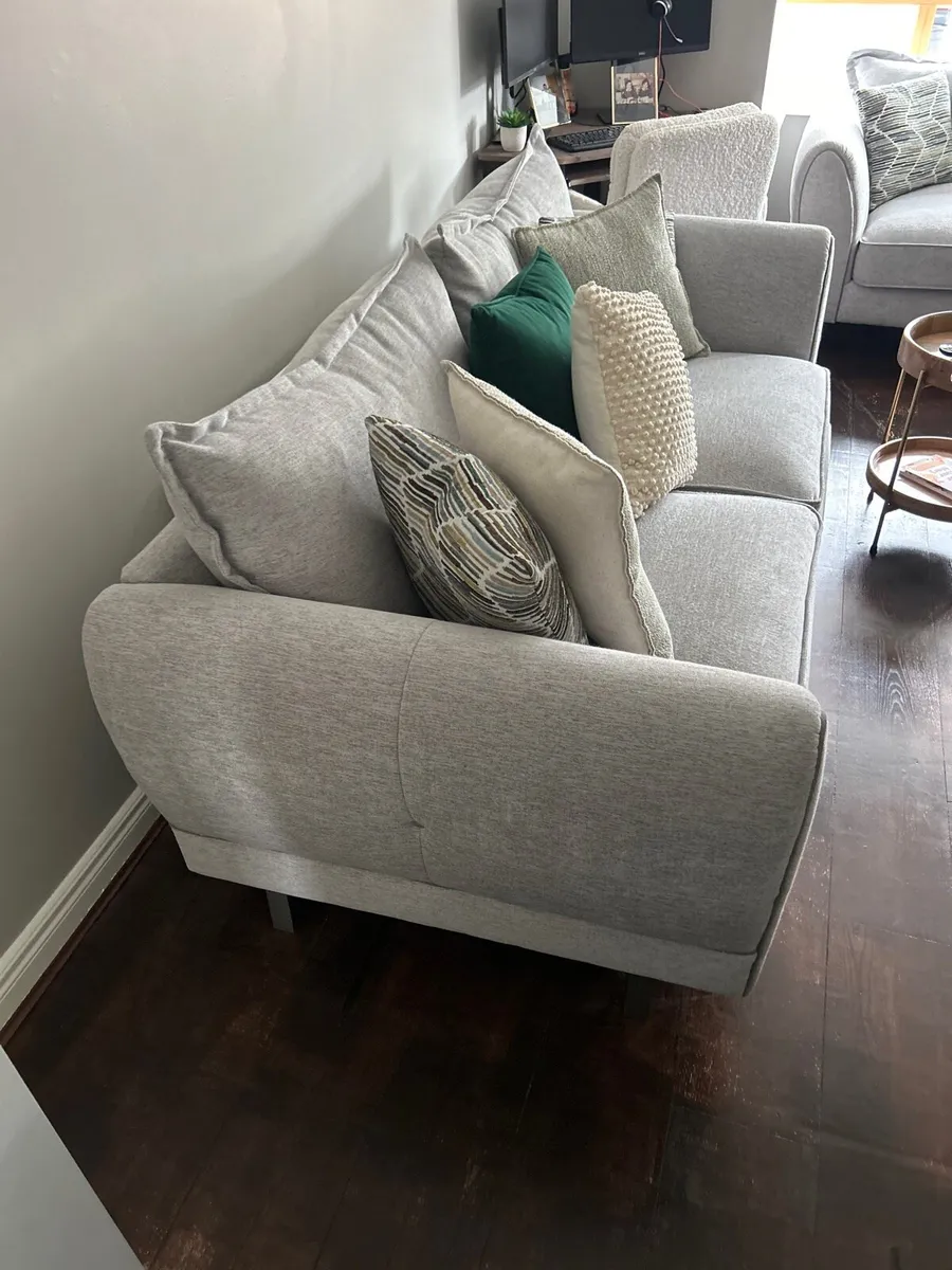 3 and 2 seater suite - Image 4