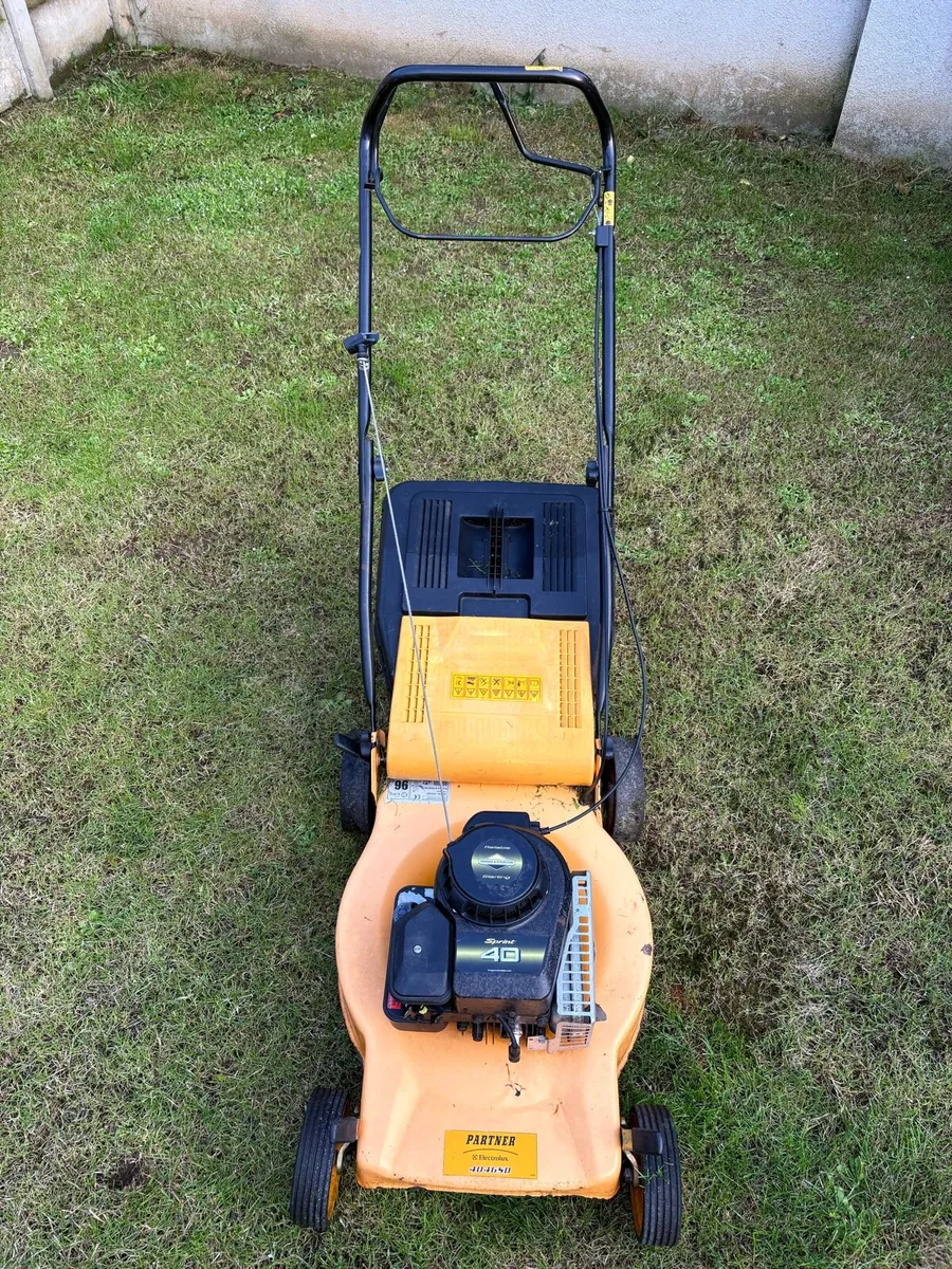 Briggs and Stratton Lawnmower - Image 3
