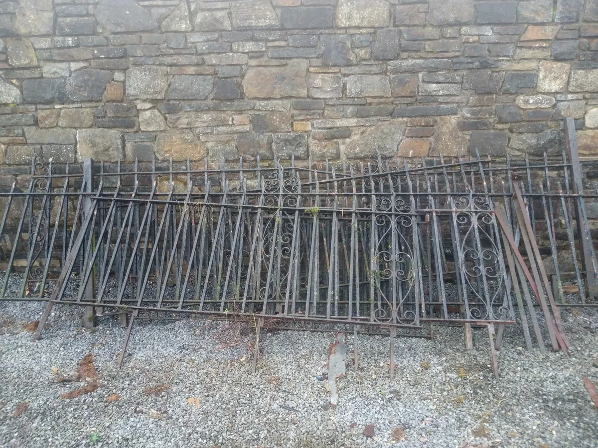 Wrought iron railing - Image 4
