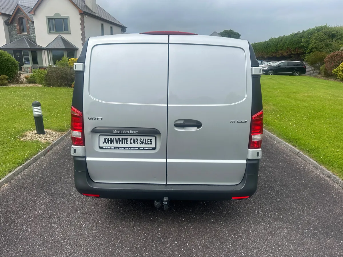 Mercedes-Benz V-Class 2016 - Image 4