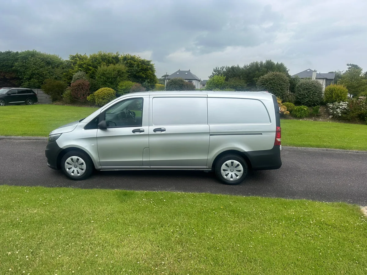 Mercedes-Benz V-Class 2016 - Image 2