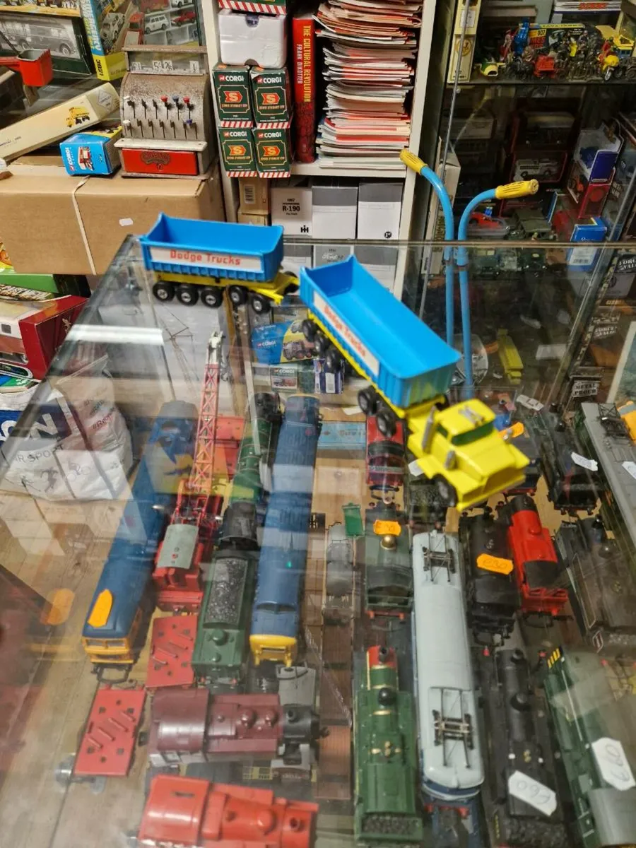 Matchbox Kingsize Mack Truck with Trailer - Image 1