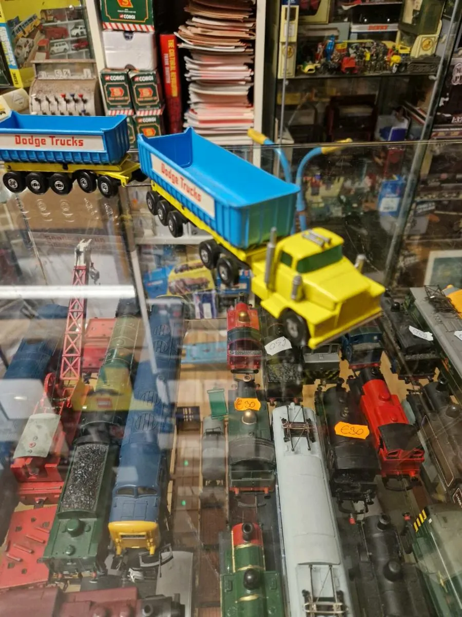 Matchbox Kingsize Mack Truck with Trailer - Image 2