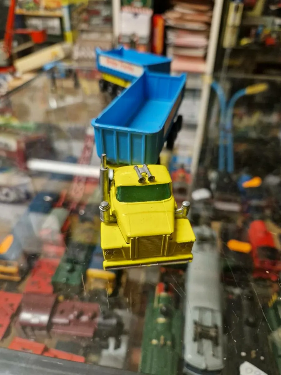 Matchbox Kingsize Mack Truck with Trailer - Image 4