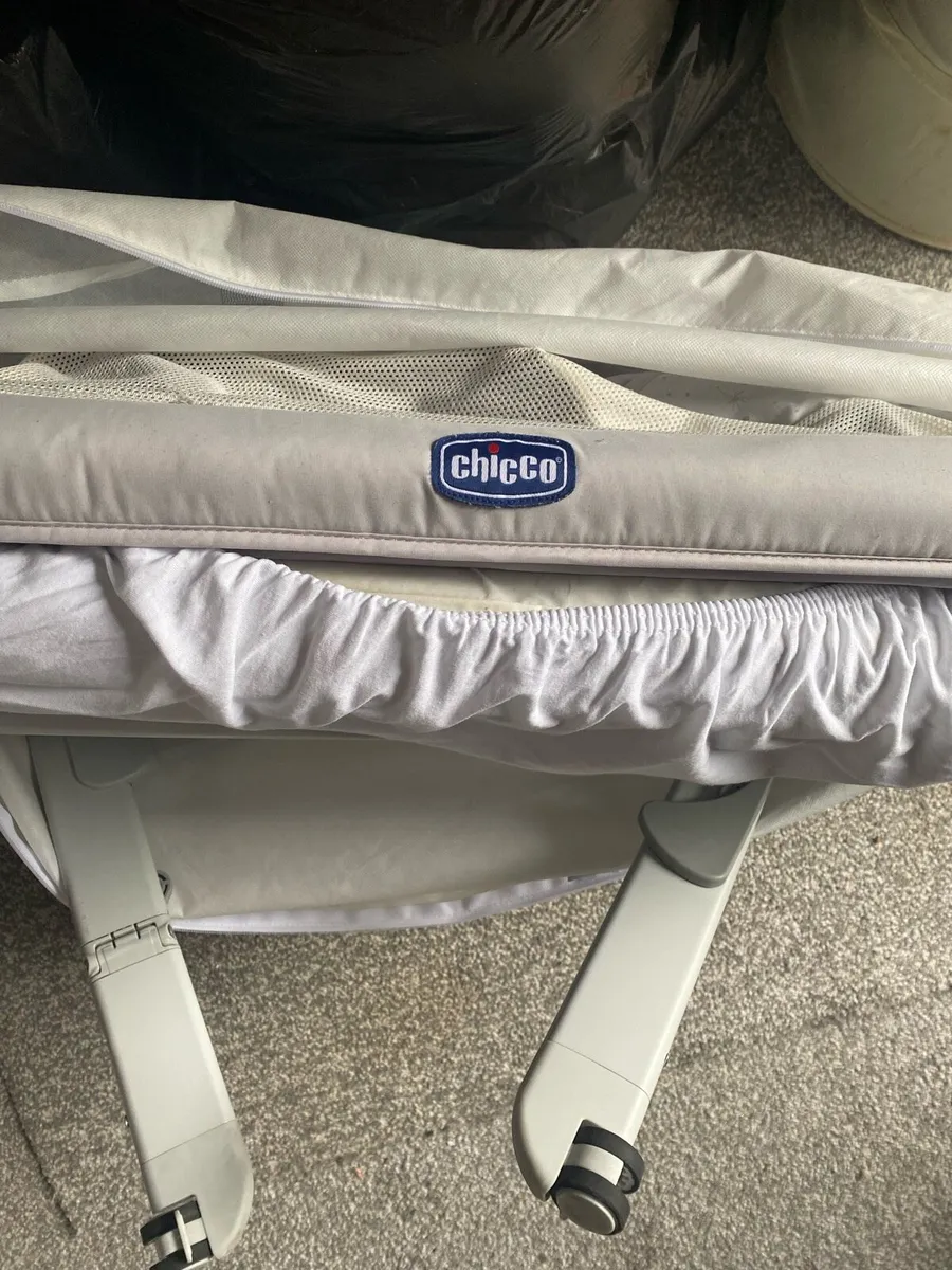 Chicco next to me co sleeper crib - Image 1