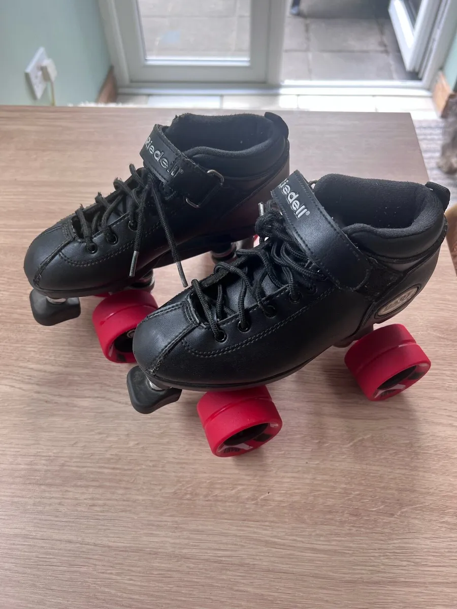 Riedell Dart Roller Skates - Image 1