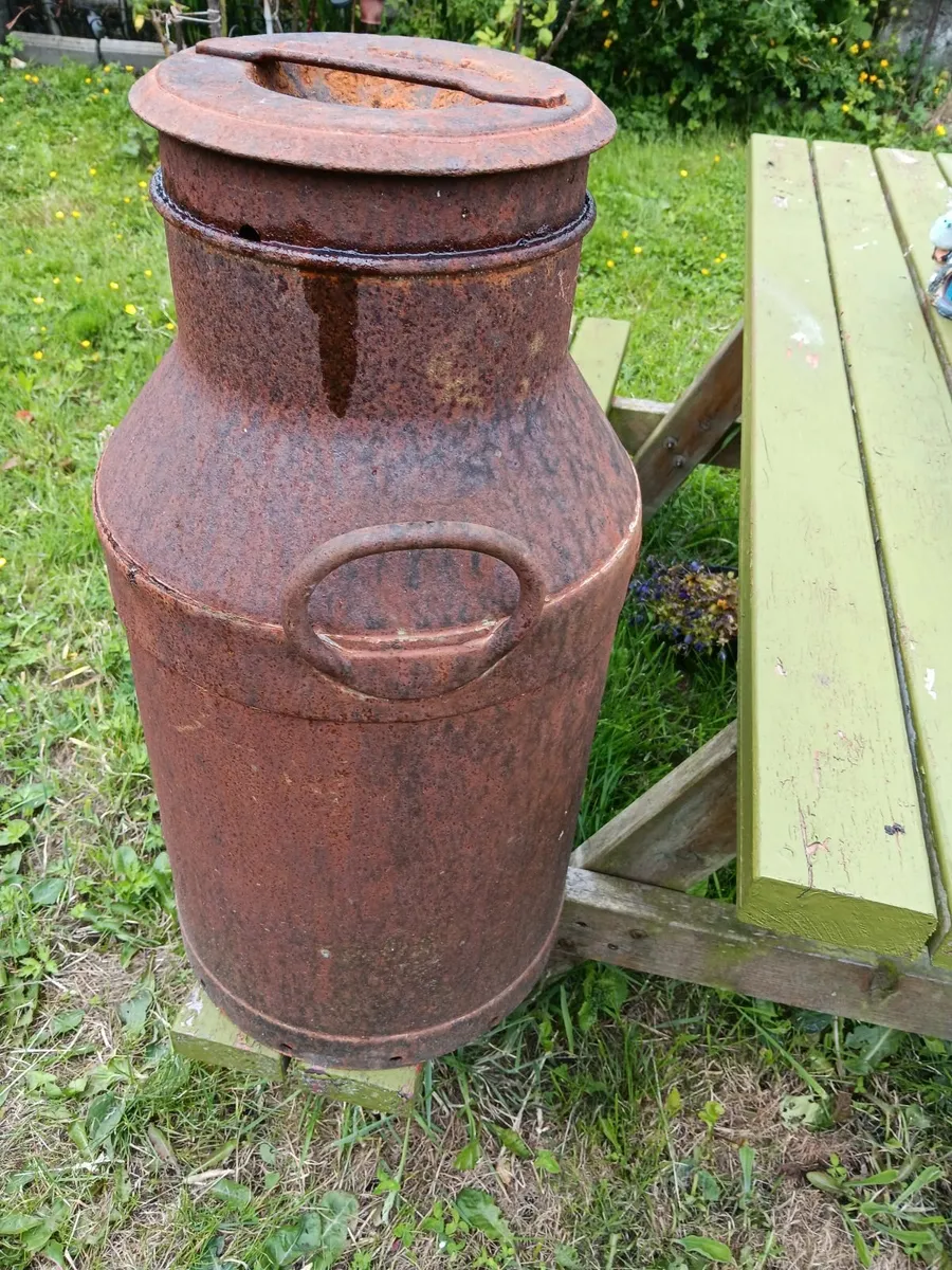 Vintage milk churn - Image 1