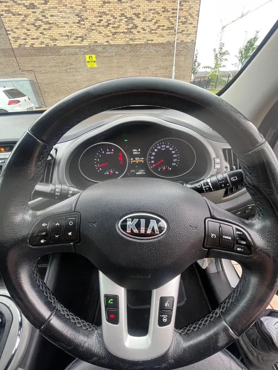 2015 Kia Sportage Platinum Spec SUV - Image 3