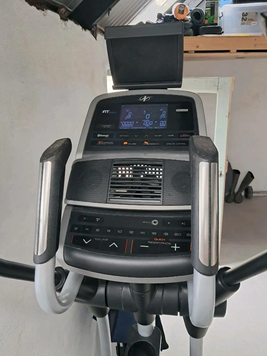 Cross trainer - Image 1