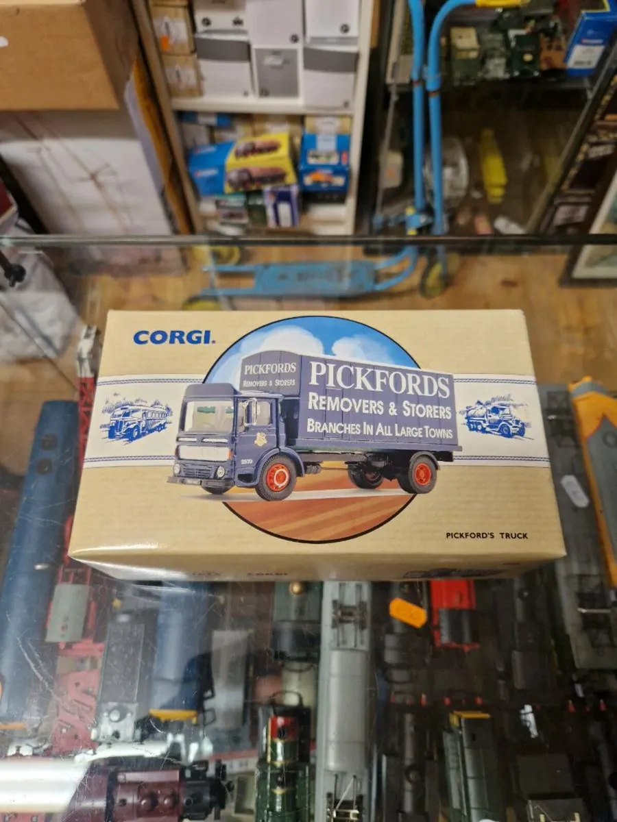 Corgi Pickfords Truck - Image 1