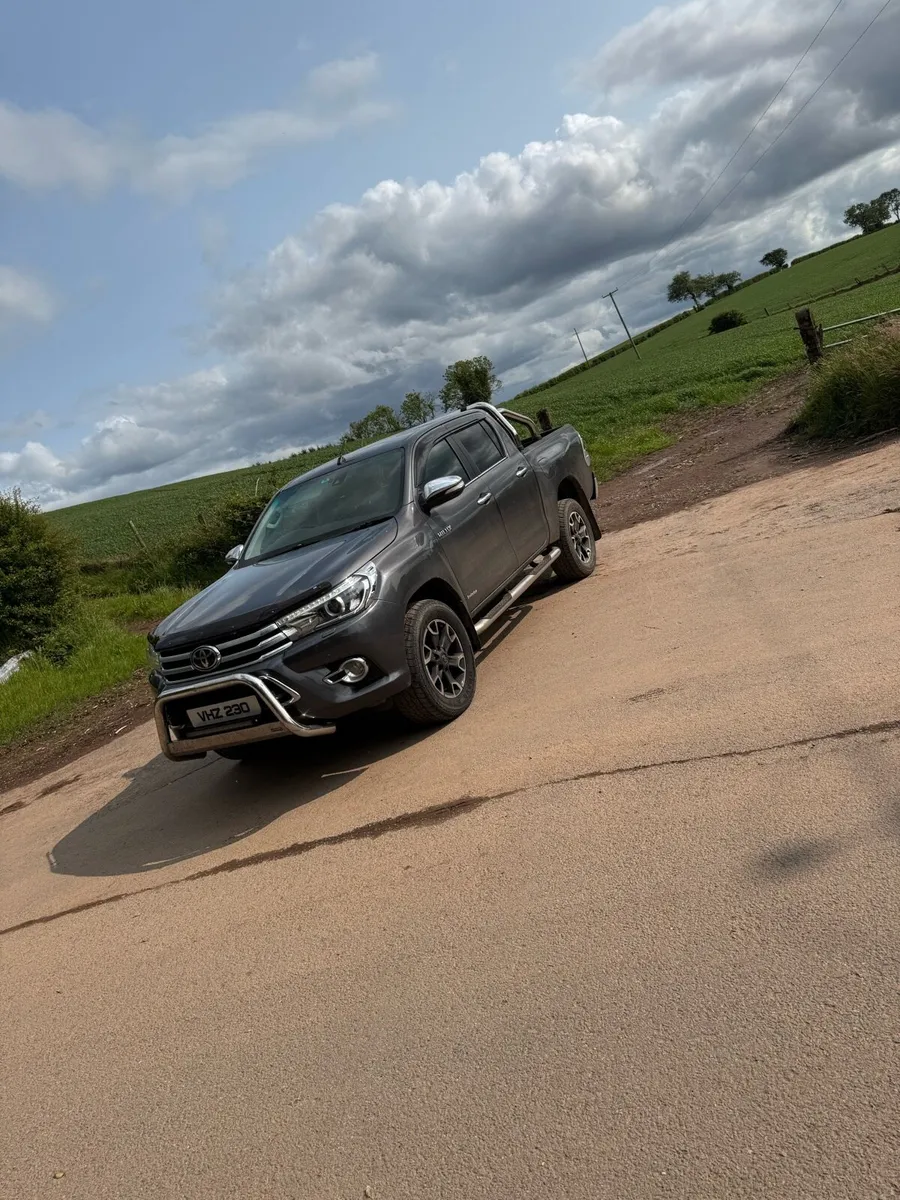 2017 Toyota hilux - Image 1