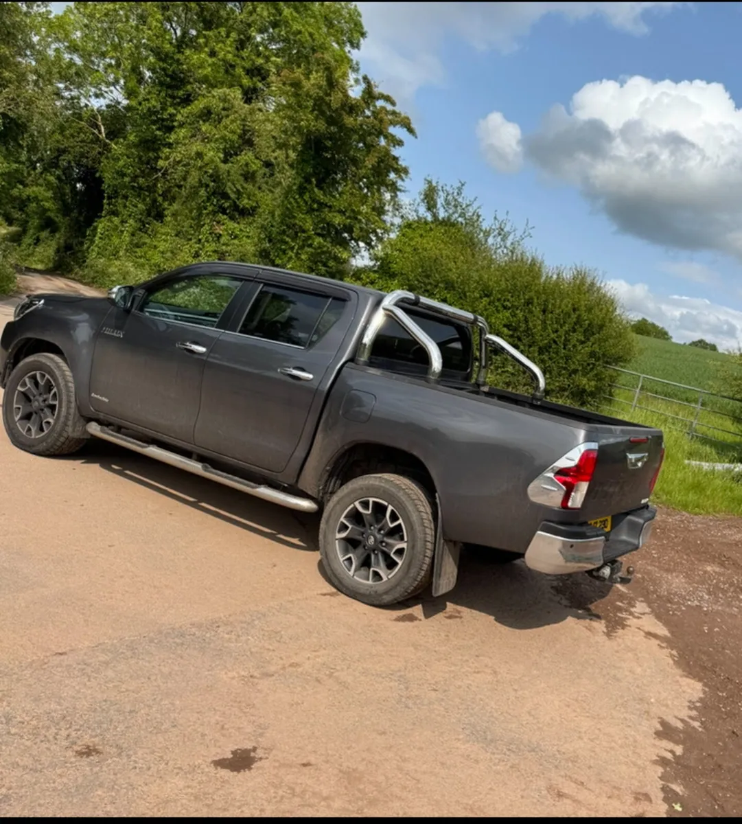 2017 Toyota hilux - Image 2