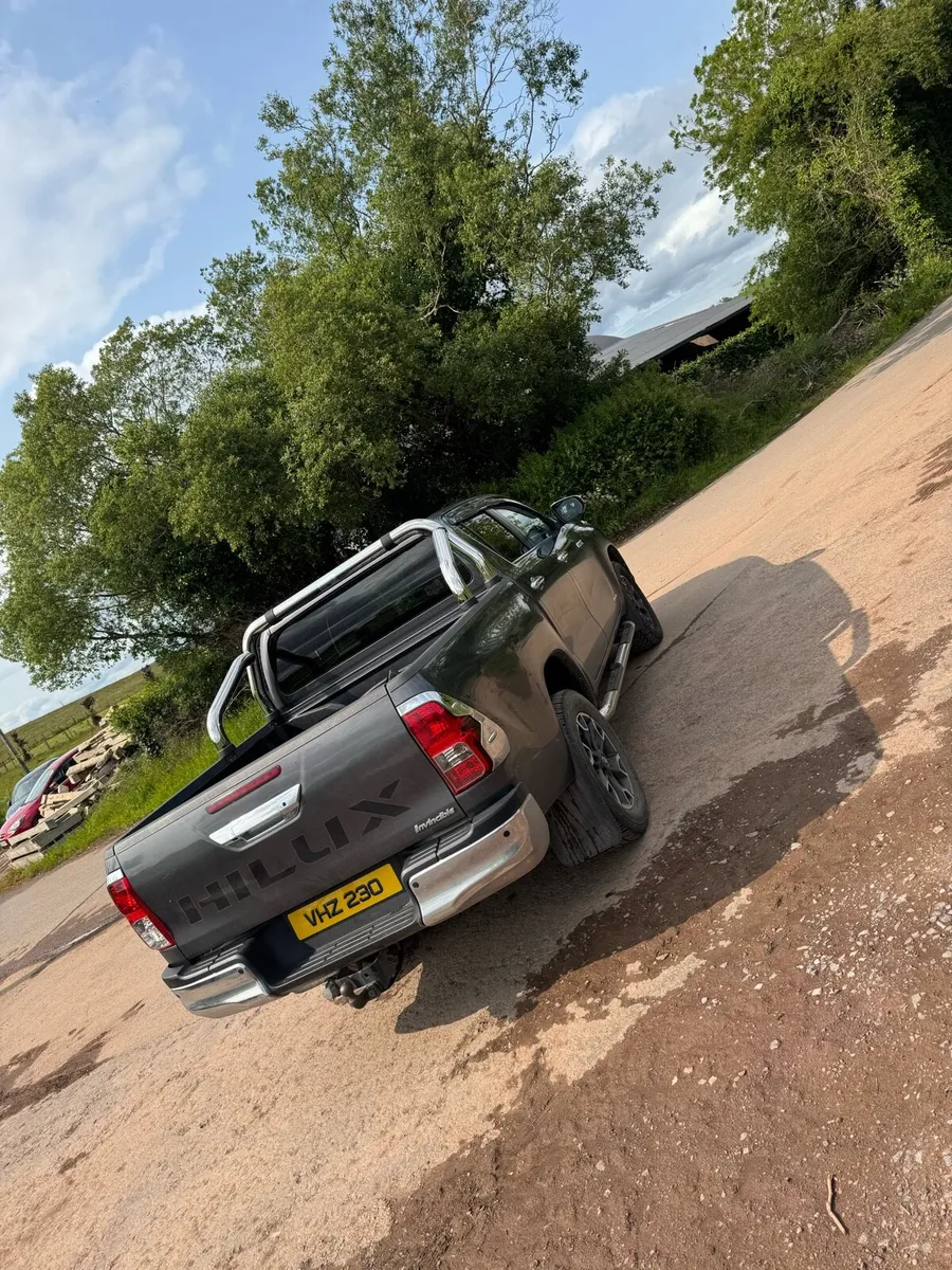 2017 Toyota hilux - Image 3