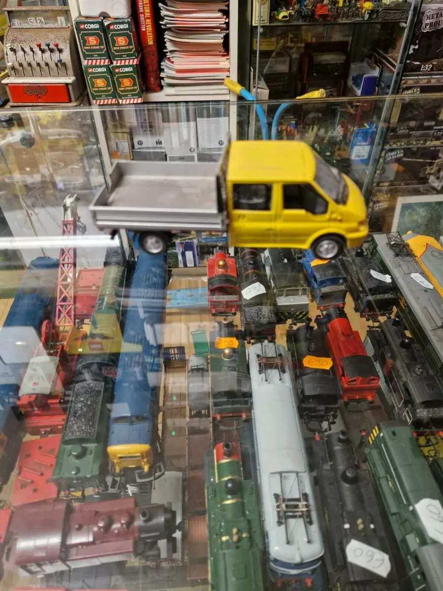 Corgi Minichamps Ford Transit Van - Image 3