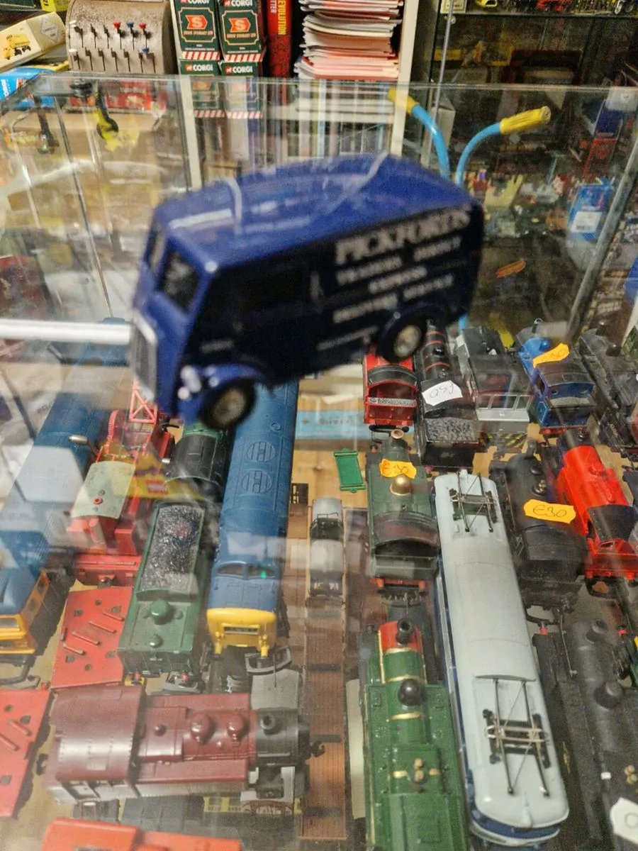 Corgi Pickfords Van